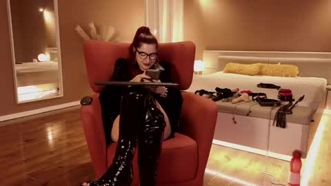 Mistresss Manifest online show from 02.13.25
