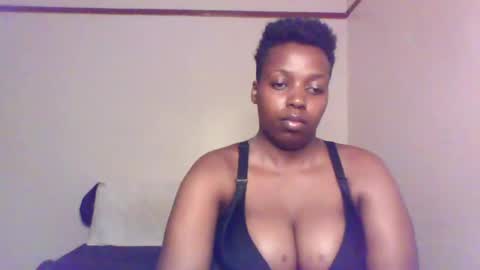Snapshot of queen_melanine chatting on 01.02.25 QUEEN online show from 01.02.25