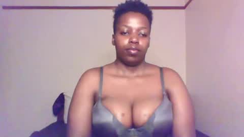 Snapshot of queen_melanine chatting on 01.02.25 QUEEN online show from 01.02.25