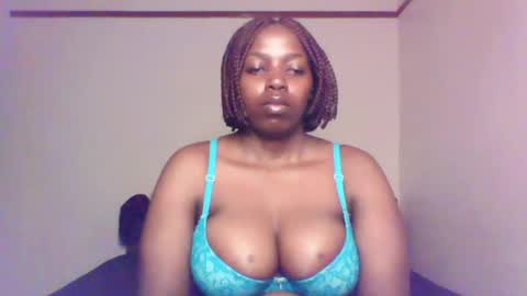 Snapshot of queen_melanine chatting on 01.12.25 QUEEN online show from 01.12.25