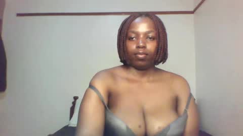 Snapshot of queen_melanine chatting on 01.25.25 QUEEN online show from 01.25.25