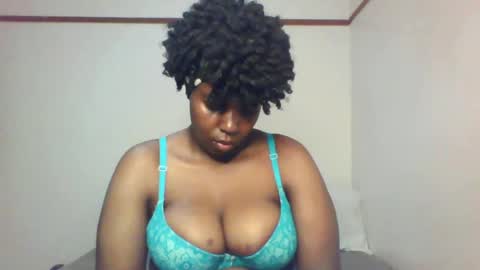 Snapshot of queen_melanine chatting on 02.10.25 QUEEN online show from 02.10.25