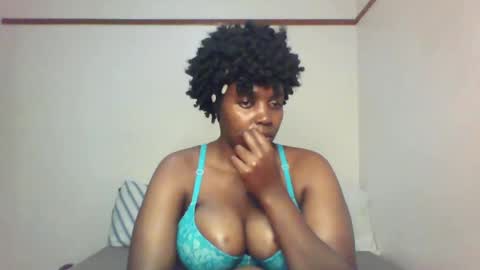 Snapshot of queen_melanine chatting on 02.10.25 QUEEN online show from 02.10.25