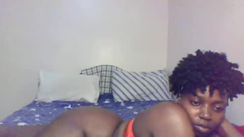 Snapshot of queen_melanine chatting on 02.13.25 QUEEN online show from 02.13.25