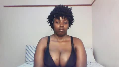Snapshot of queen_melanine chatting on 02.17.25 QUEEN online show from 02.17.25