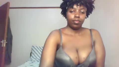 Snapshot of queen_melanine chatting on 02.21.25 QUEEN online show from 02.21.25