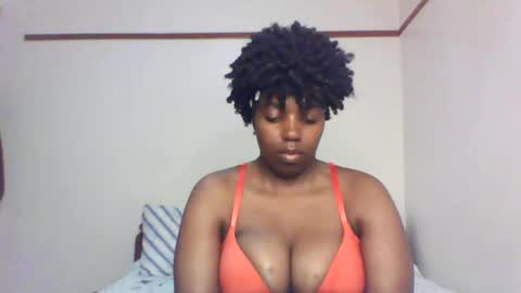 Snapshot of queen_melanine chatting on 02.25.25 QUEEN online show from 02.25.25