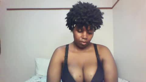 Snapshot of queen_melanine chatting on 02.26.25 QUEEN online show from 02.26.25
