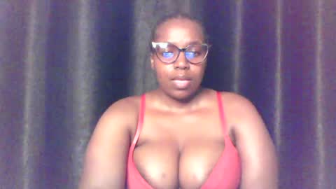 Snapshot of queen_melanine chatting on 06.28.26 QUEEN online show from 06.28.26