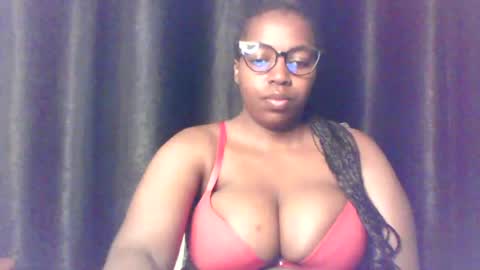 Snapshot of queen_melanine chatting on 07.12.26 QUEEN online show from 07.12.26