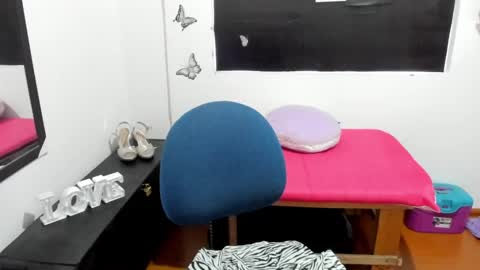 Snapshot of queen_natttyy chatting on 01.29.25 queen_natttyy online show from 01.29.25