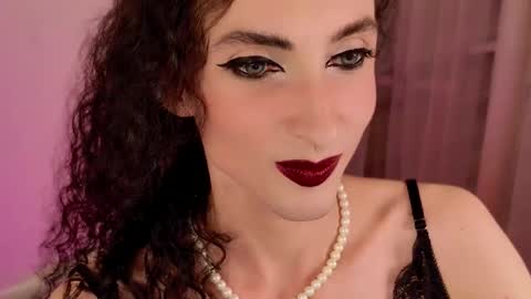 Snapshot of queen_of_tease chatting on 09.11.25 queen_of_tease online show from 09.11.25