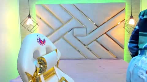 Snapshot of queen_perla_ chatting on 12.17.24 online show from 12.17.24