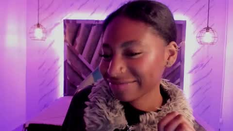 Snapshot of queen_perla_ chatting on 12.18.24 online show from 12.18.24