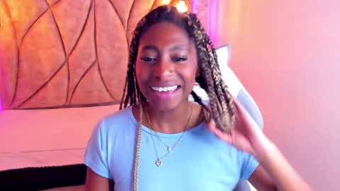 Snapshot of queen_perla_ chatting on 01.16.25 online show from 01.16.25