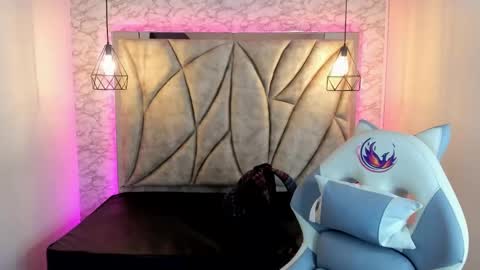 Snapshot of queen_perla_ chatting on 02.13.25 online show from 02.13.25