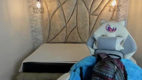 Snapshot of queen_perla_ chatting on 02.28.25 online show from 02.28.25