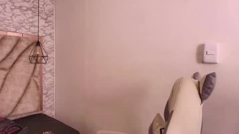   online show from 12.05.25