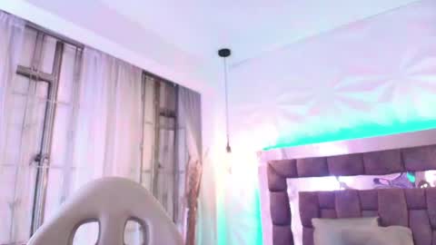 Snapshot of queen_perla_ chatting on 06.19.26 online show from 06.19.26