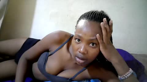 Snapshot of queen_slender chatting on 06.14.26 queen_slender online show from 06.14.26
