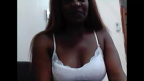 queen_tess1 online show from 02.13.25