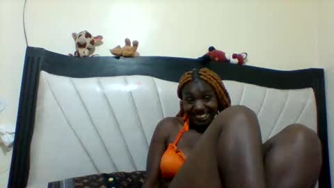Snapshot of queen_wow2 chatting on 09.16.25 queen online show from 09.16.25