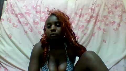 Snapshot of queen_wow2 chatting on 10.15.25 queen online show from 10.15.25