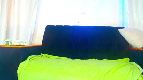 Snapshot of queen_zoe01 chatting on 12.14.25 queen_zoe01 online show from 12.14.25