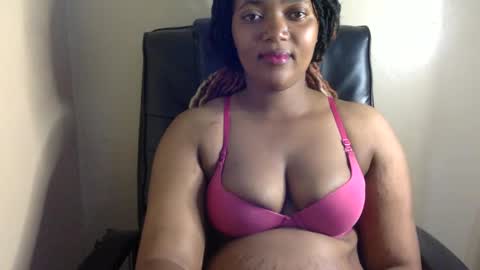 Queenbebony2 online show from 01.17.25