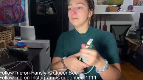 QueenBee online show from 11.08.25