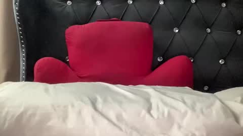 QUEEN online show from 04.13.26