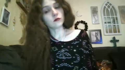 queencrimsonlvx online show from 04.15.26