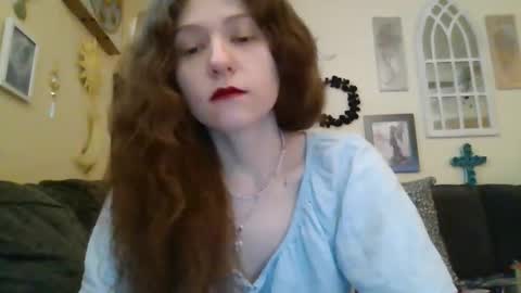 queencrimsonlvx online show from 04.16.26