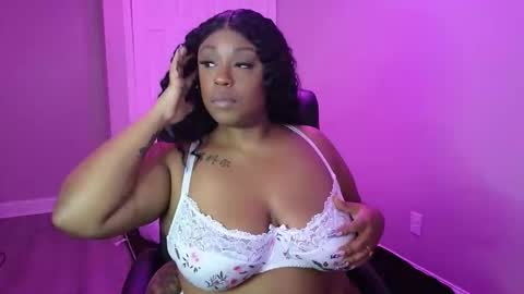 Snapshot of queencroze chatting on 01.13.26 Queen Cherise Roze online show from 01.13.26