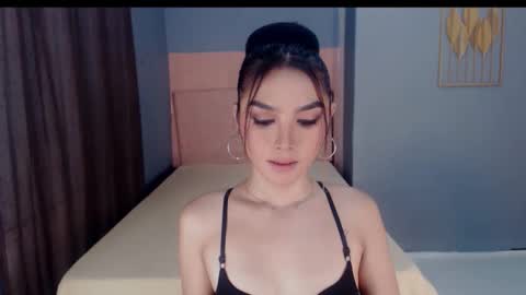 queenemeraldts online show from 11.11.25