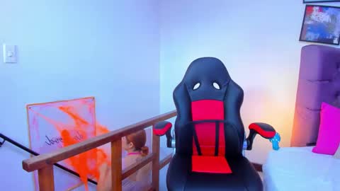 Snapshot of queengrett chatting on 10.21.25 Queen online show from 10.21.25