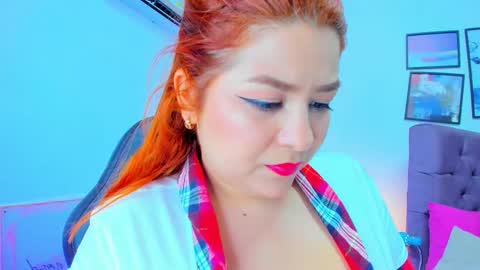 Snapshot of queengrett chatting on 11.18.25 Queen online show from 11.18.25