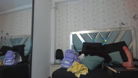 Snapshot of queenjenn__ chatting on 12.10.24 QUEENJEENN online show from 12.10.24