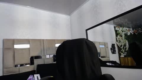 Snapshot of queenjenn__ chatting on 01.13.25 QUEENJEENN online show from 01.13.25