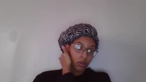 Snapshot of queenlavish chatting on 11.10.25 queenlavish online show from 11.10.25