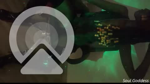 Snapshot of queenmaheliya chatting on 12.22.25 queenmaheliya online show from 12.22.25