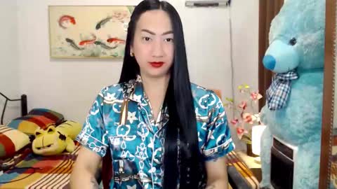 QUEEN online show from 12.14.25