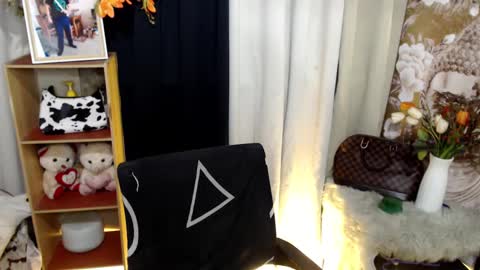 Snapshot of queenofcum169xx chatting on 02.22.25 Mikka online show from 02.22.25