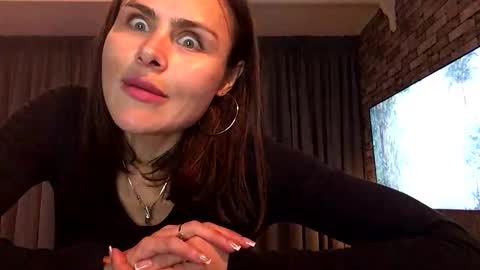 Snapshot of queenoksana chatting on 11.16.25 queenoksana online show from 11.16.25