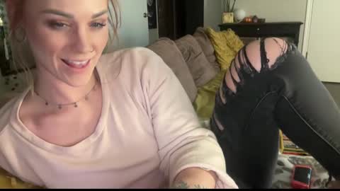Snapshot of queenpeachz chatting on 09.21.25 Bree online show from 09.21.25