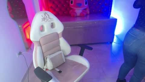 Queen Rose  online show from 09.30.25
