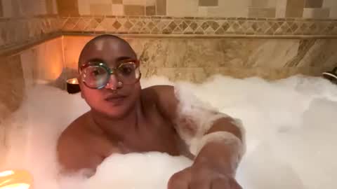 Queen Hilarity online show from 02.17.26