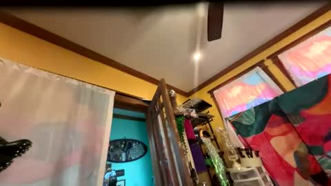 Queen Hilarity online show from 04.01.26