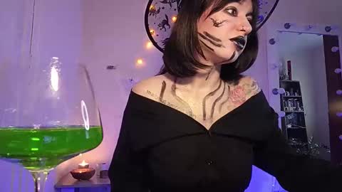 quiet_smile online show from 10.27.25