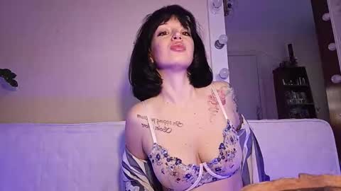 quiet_smile online show from 12.04.25